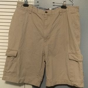 Men's Chaps kahki cargo shorts sz 36